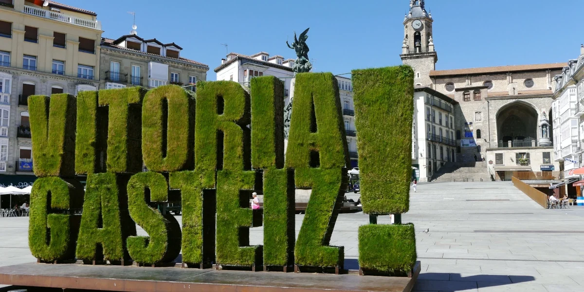 Imagen de un cartel donde pone Vitoria Gasteiz
